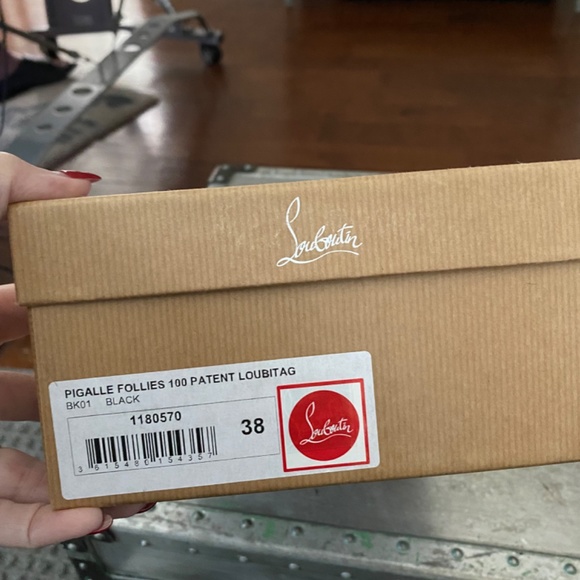 Christian Louboutin - Picture 7 of 7